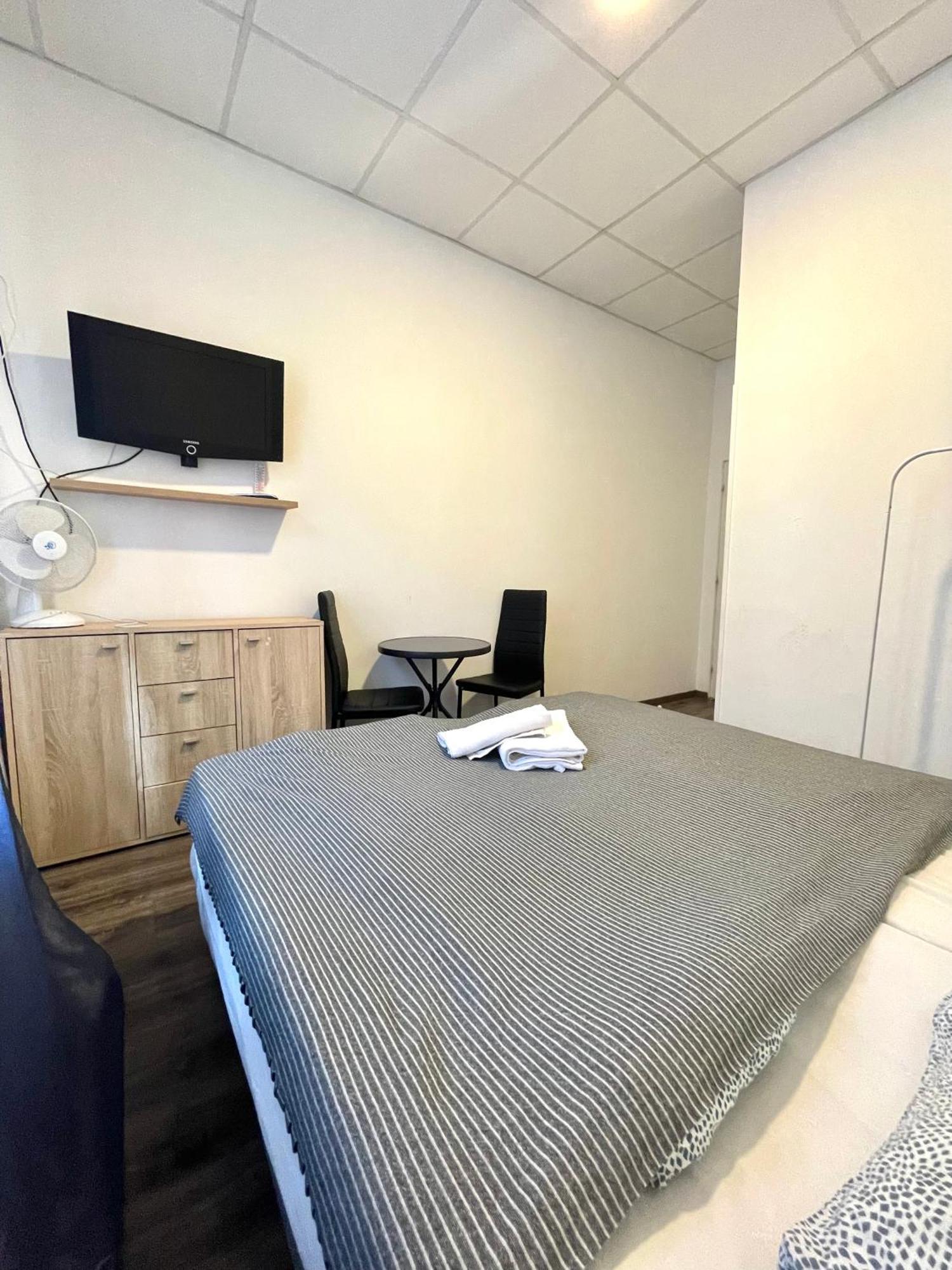 Aradi Rooms With Private Bathroom In The City Centre Budapeste Exterior foto