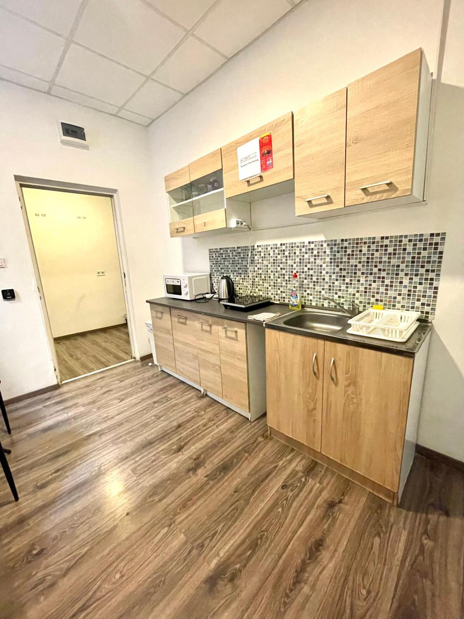 Aradi Rooms With Private Bathroom In The City Centre Budapeste Exterior foto