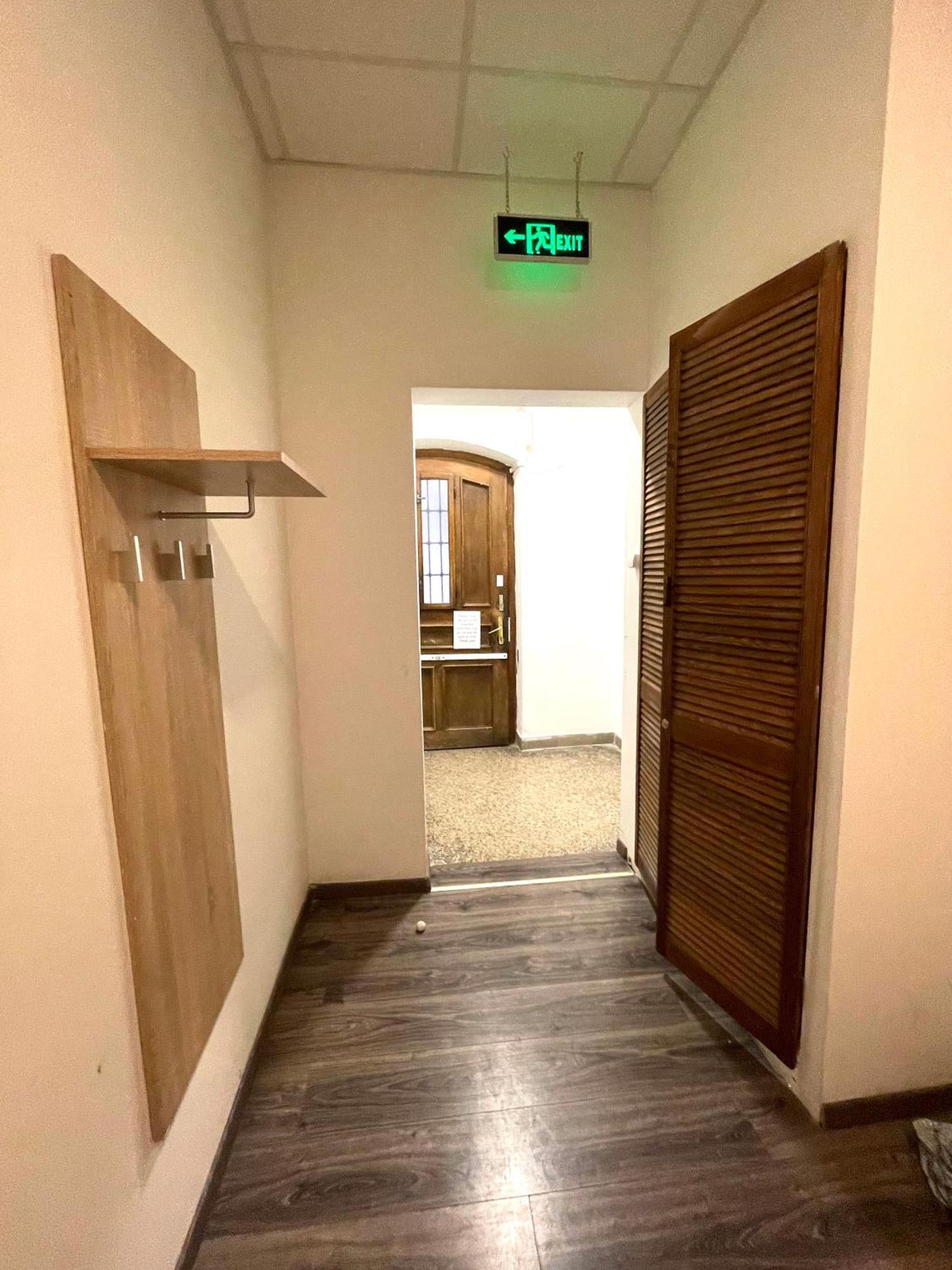 Aradi Rooms With Private Bathroom In The City Centre Budapeste Exterior foto