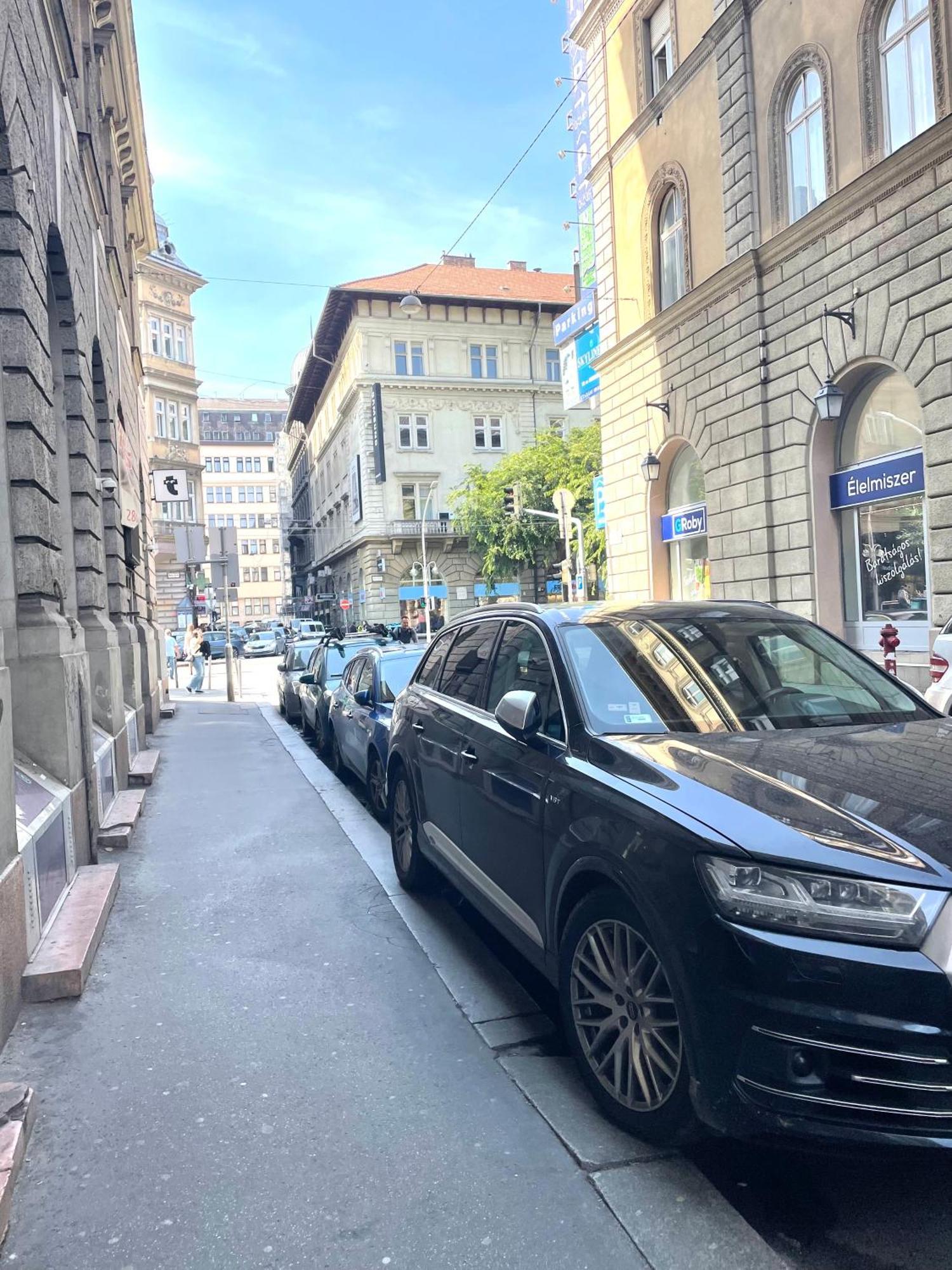 Aradi Rooms With Private Bathroom In The City Centre Budapeste Exterior foto