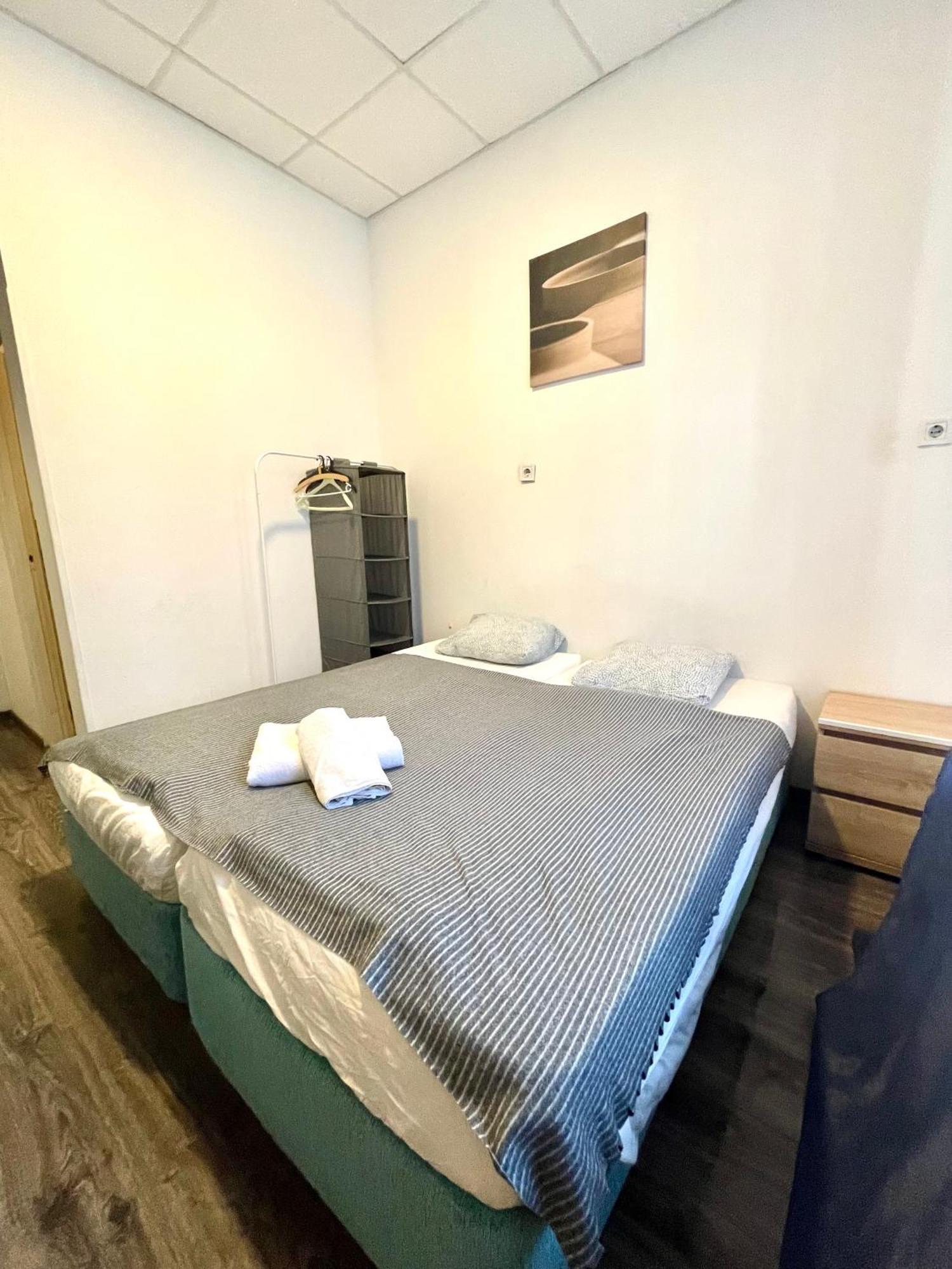 Aradi Rooms With Private Bathroom In The City Centre Budapeste Exterior foto