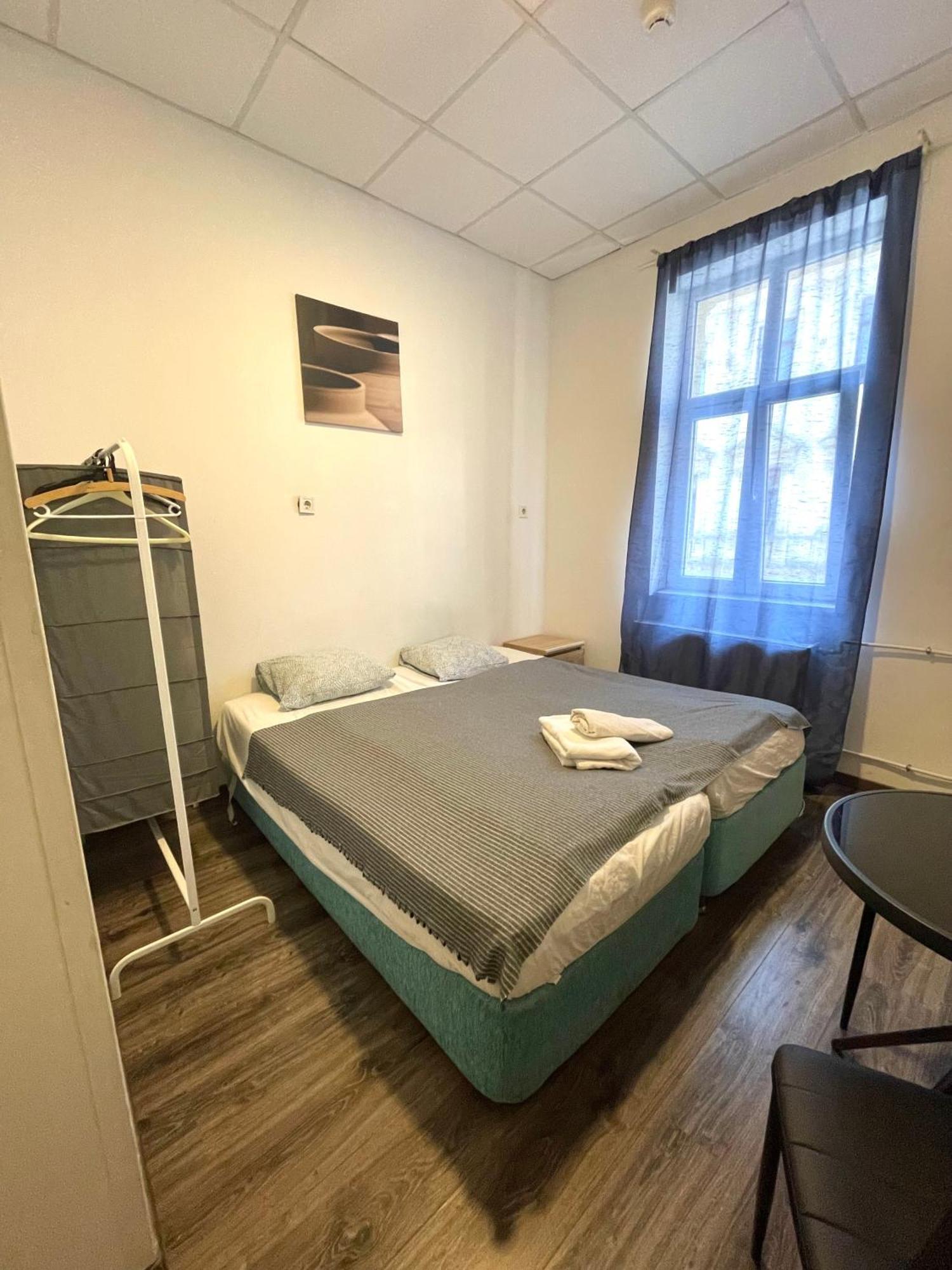 Aradi Rooms With Private Bathroom In The City Centre Budapeste Exterior foto